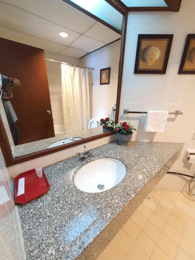 Seaview Deluxe Studio Couples Room S Tanjung Bungah (Penang) Eksteriør billede