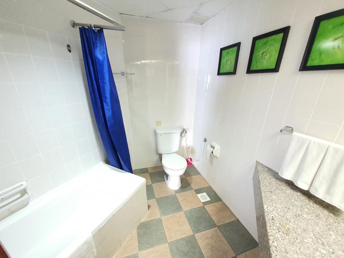 Seaview Deluxe Studio Couples Room S Tanjung Bungah (Penang) Eksteriør billede