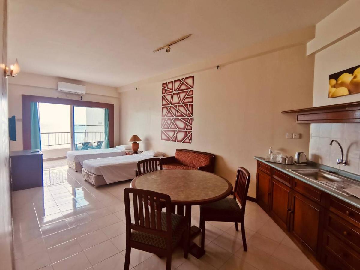 Seaview Deluxe Studio Couples Room S Tanjung Bungah (Penang) Eksteriør billede