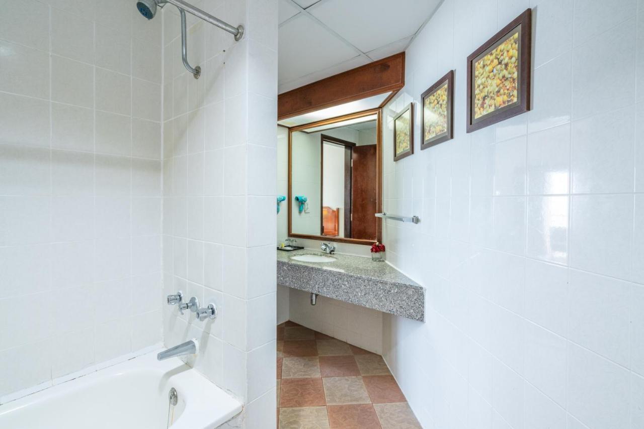 Seaview Deluxe Studio Couples Room S Tanjung Bungah (Penang) Eksteriør billede
