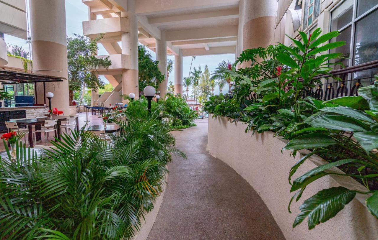 Seaview Deluxe Studio Couples Room S Tanjung Bungah (Penang) Eksteriør billede
